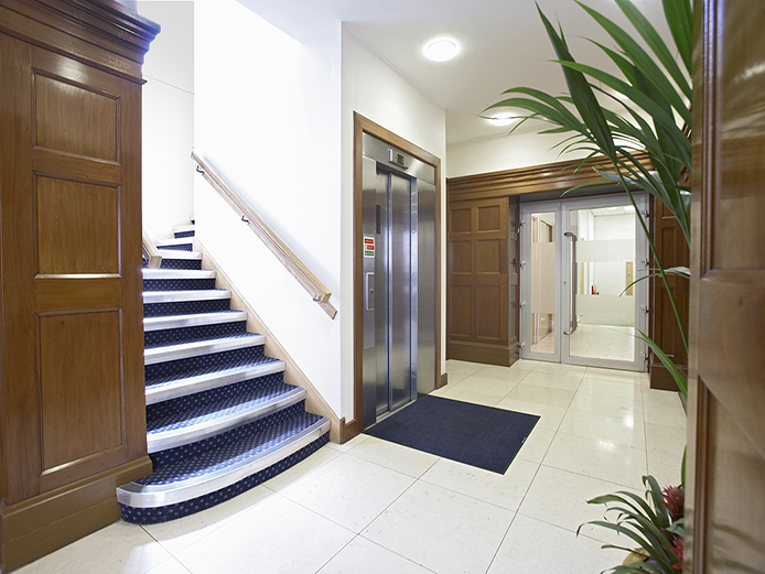 Offices to rent Birmingham city centre with impressive wood-panelled, manned reception