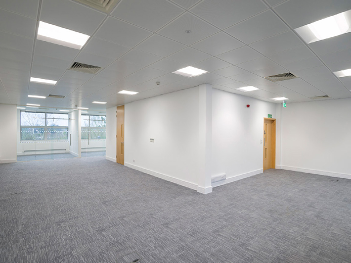 Main internal office space at 3160 Park Square, offices to let Birmingham, offices to let Solihull