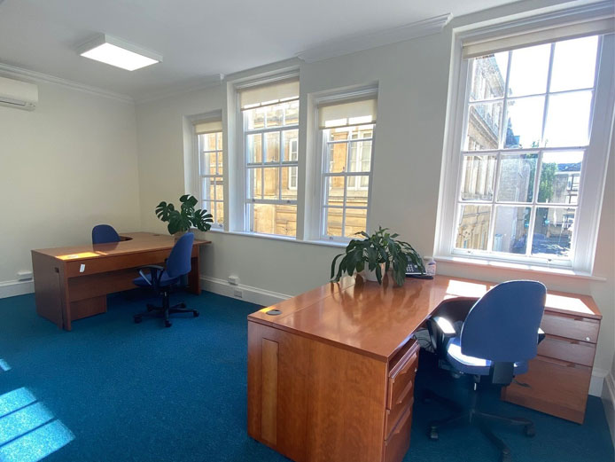 Flexible serviced offices Bath at 4 Queen Street, with office suites to let for up to 20 people and flexible coworking options