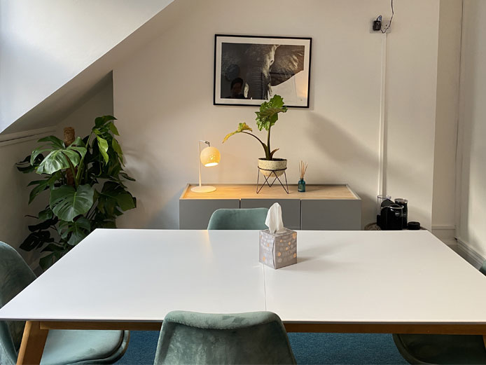 Fully equipped meeting rooms available to hire at Pantiles Chambers serviced offices