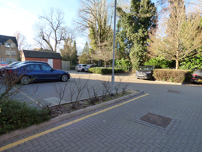 External carpark for self-contained offices to let in Warwickshire