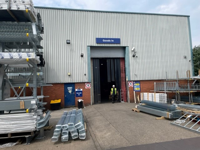 Ground floor loading door onto secure yard area, industrial unit with business park location