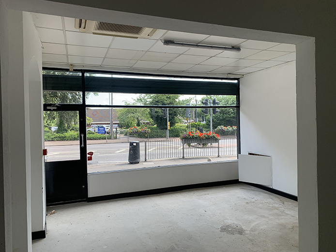 Front sales area of 436 Chester Road North, retail unit for rent Sutton Coldfield