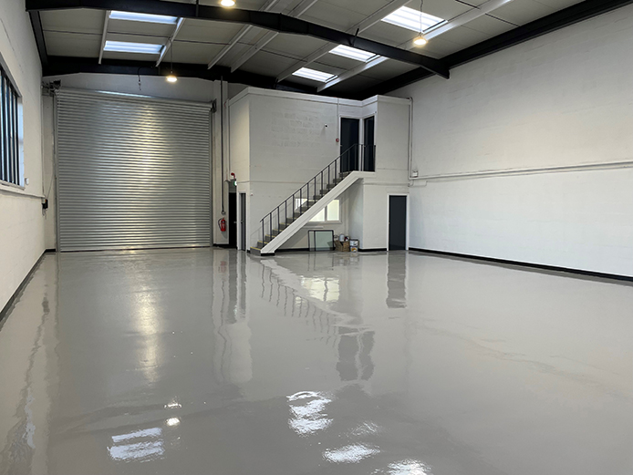 5,168 sq ft industrial unit to let in Redditch