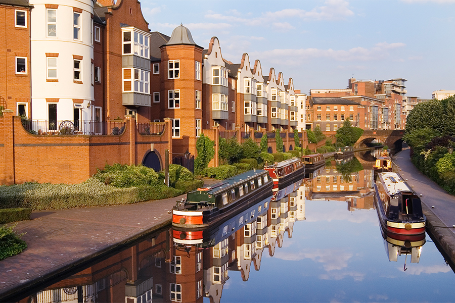 Residential apartments in Birmingham city centre in a canalside location